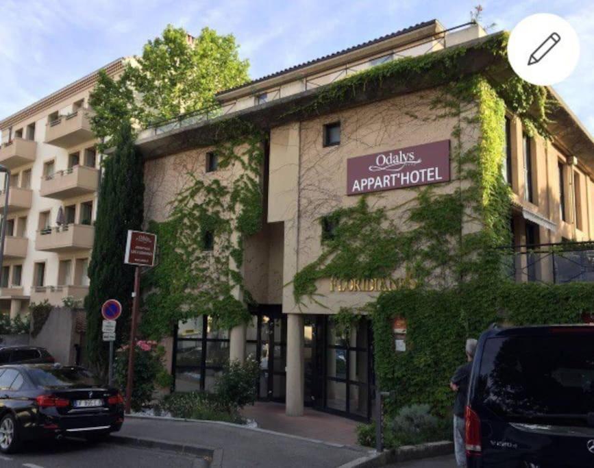 Ma Place Au Sud Aix Parking Aix-en-Provence Kültér fotó